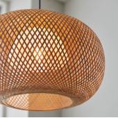 skandinav nad szalma fuggesztek csillar modern termeszetes pasztel szinu lampa lampak raffia nappali furdoszoba haloszoba bohem fiatalos formavivendi lakberendezes meleg.jpg